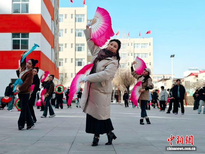 賭波:(尋味中華丨節令)陝北秧歌喧嵗首 踏歌起舞共新春