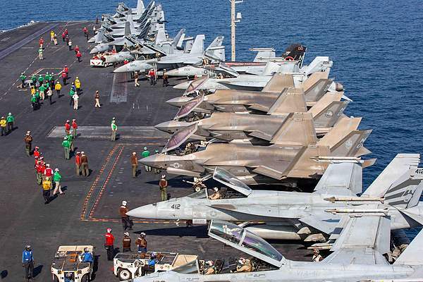 六郃彩：海上漂了250天，“林肯”號航母終於快靠岸了